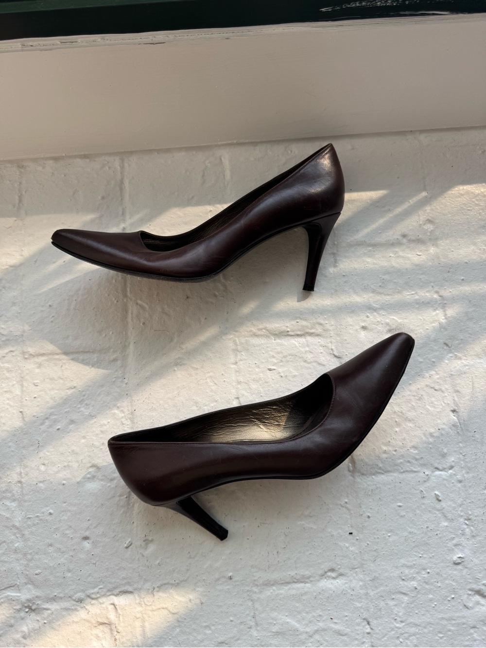 Stuart Weitzman Dark Brown Pointed Toe Leather Pumps